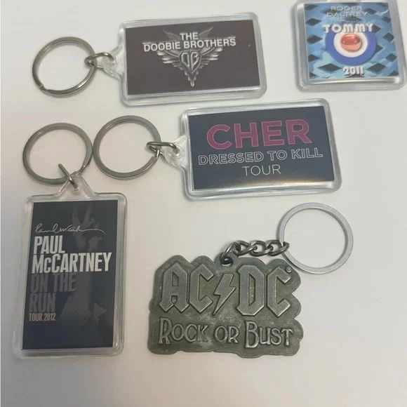 Band Tours Keychains - Picture 1 of 7